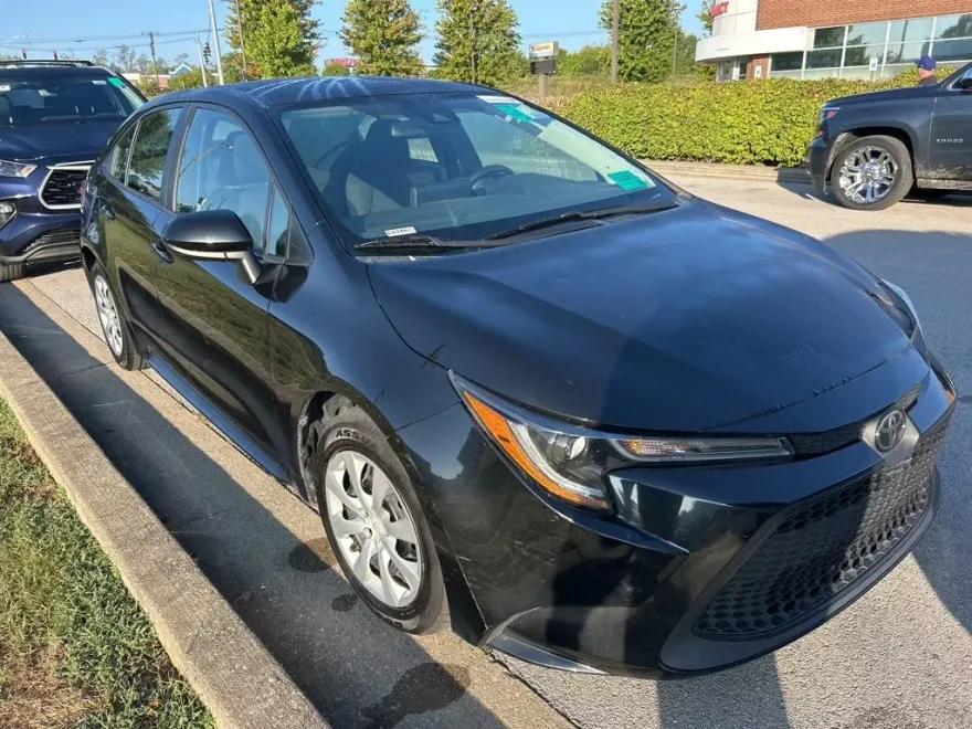 2022 Toyota Corolla LE photo 1