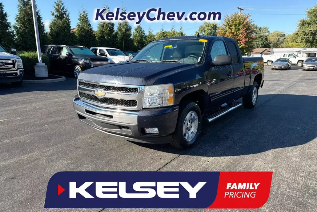 2011 Chevrolet Silverado 1500 LT photo 1