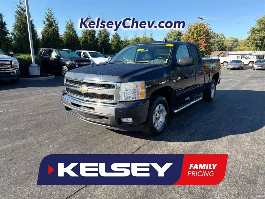 2011 Chevrolet Silverado 1500 LT photo 1