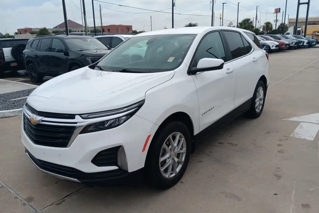 2023 Chevrolet Equinox LT photo 1