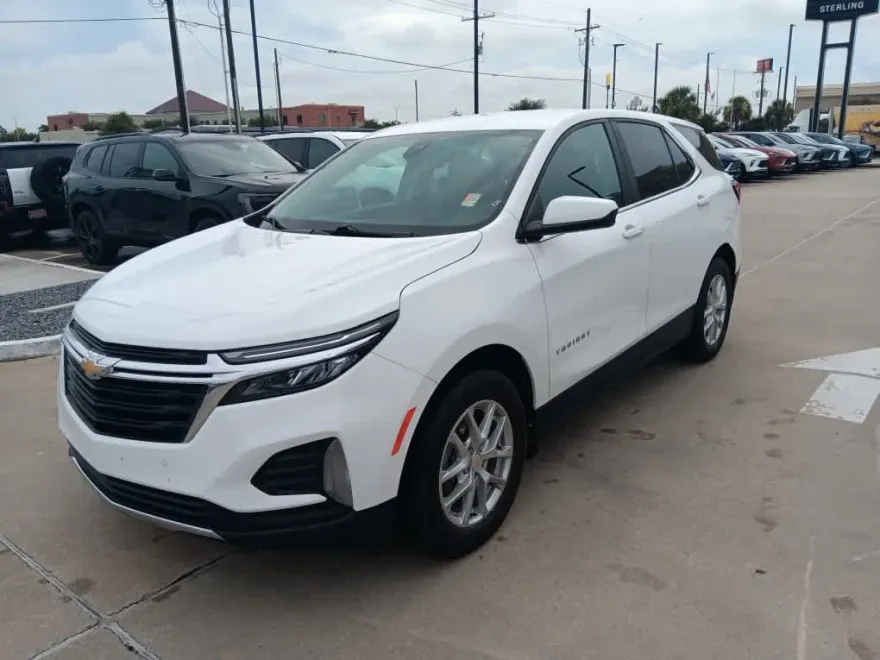 2023 Chevrolet Equinox LT photo 1