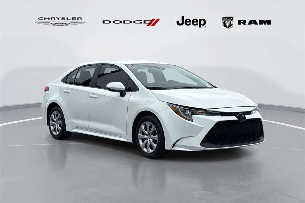 2022 Toyota Corolla LE photo 1