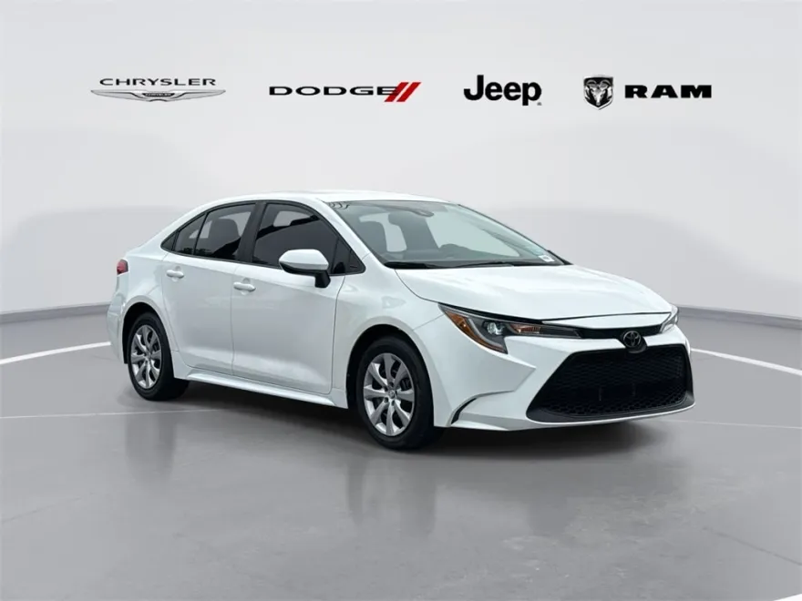 2022 Toyota Corolla LE photo 1