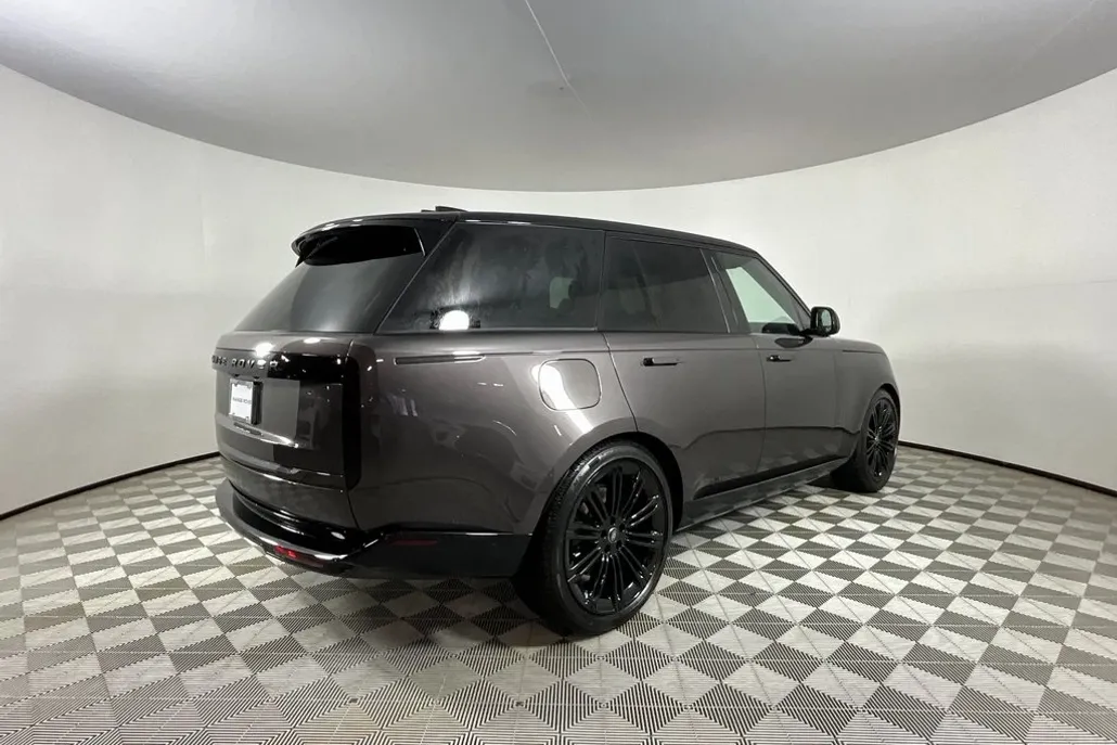 2025 Land Rover Range Rover SE photo 1