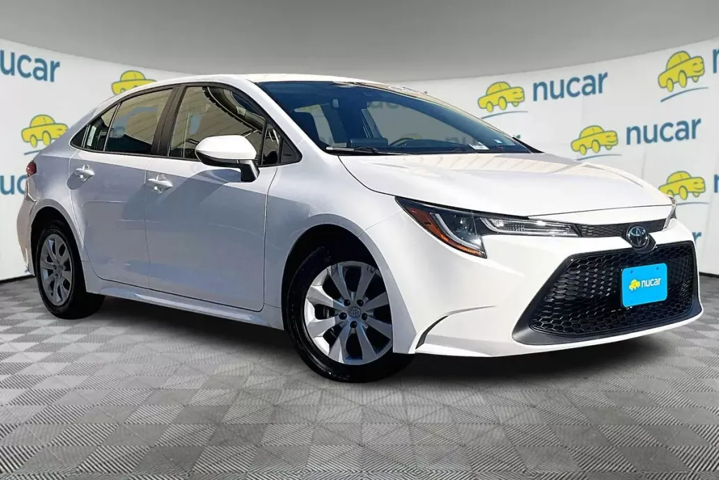 2022 Toyota Corolla LE photo 1