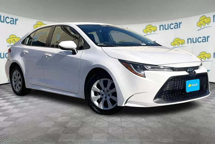 2022 Toyota Corolla LE photo 1