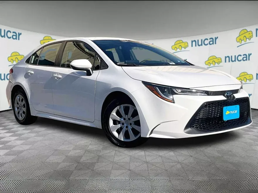 2022 Toyota Corolla LE photo 1