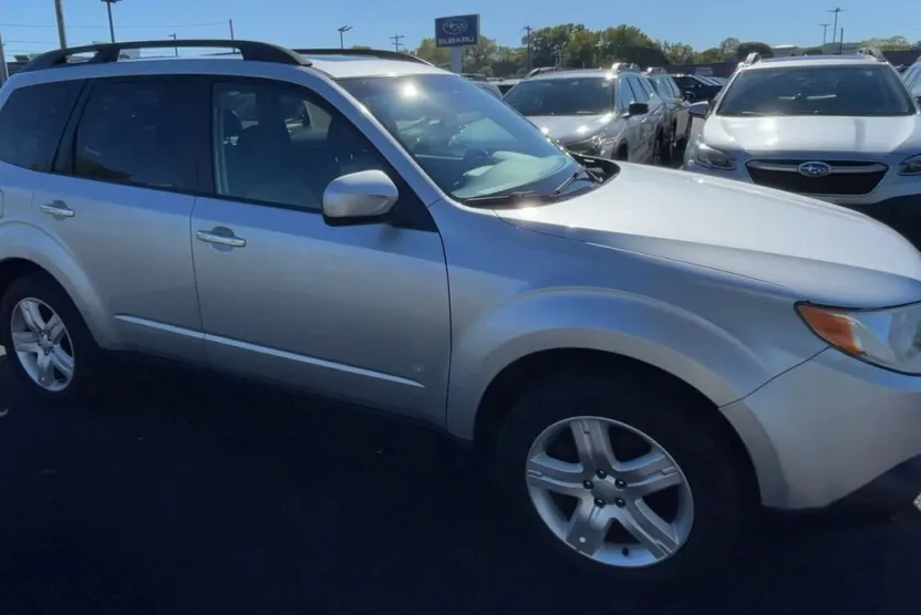 2010 Subaru Forester 2.5X Limited photo 1