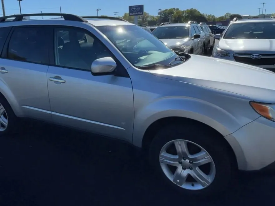 2010 Subaru Forester 2.5X Limited photo 1