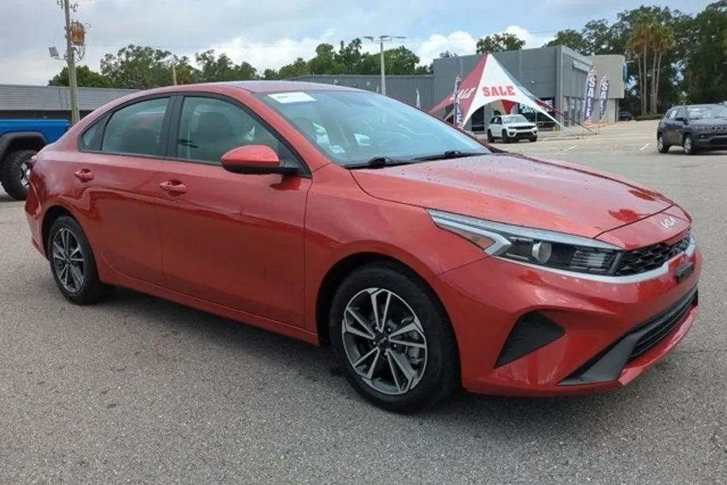 2023 Kia Forte LXS photo 1
