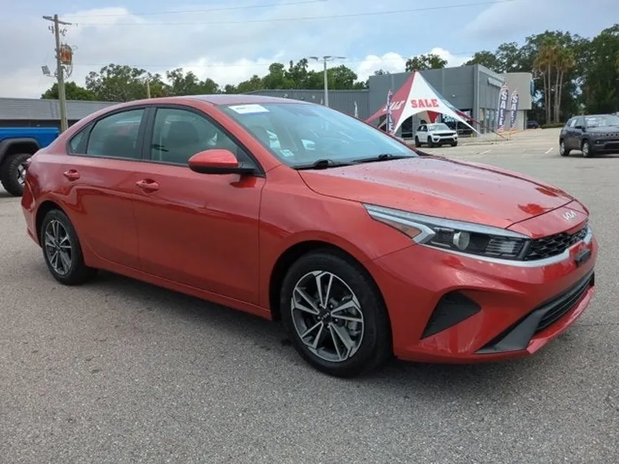 2023 Kia Forte LXS photo 1