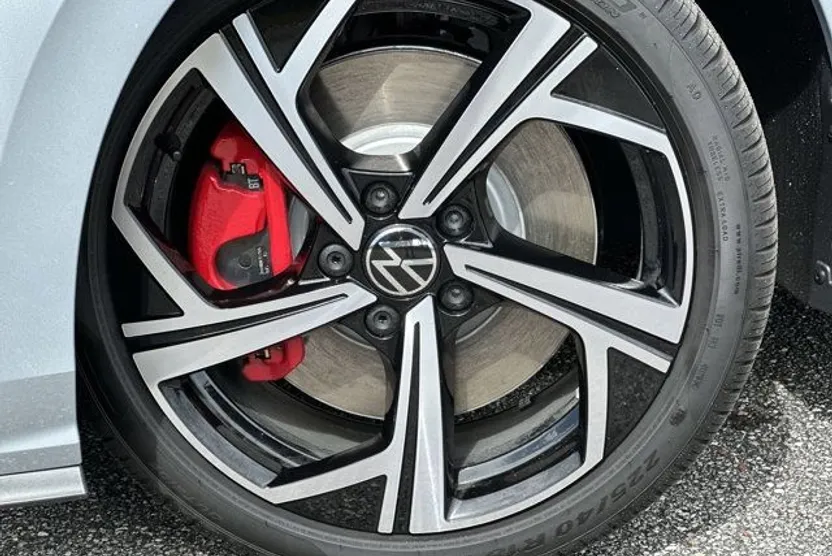 2025 Volkswagen Golf GTI SE photo 1