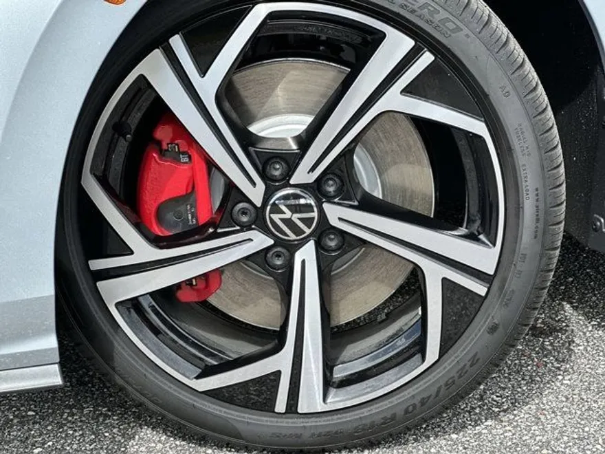 2025 Volkswagen Golf GTI SE photo 1