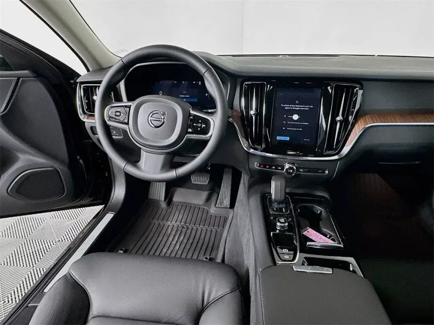 2024 Volvo S60 Recharge T8 Plus photo 1