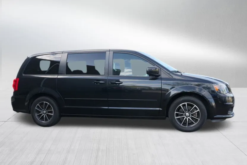 2016 Dodge Grand Caravan SE Plus photo 1