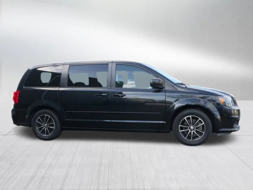 2016 Dodge Grand Caravan SE Plus photo 1