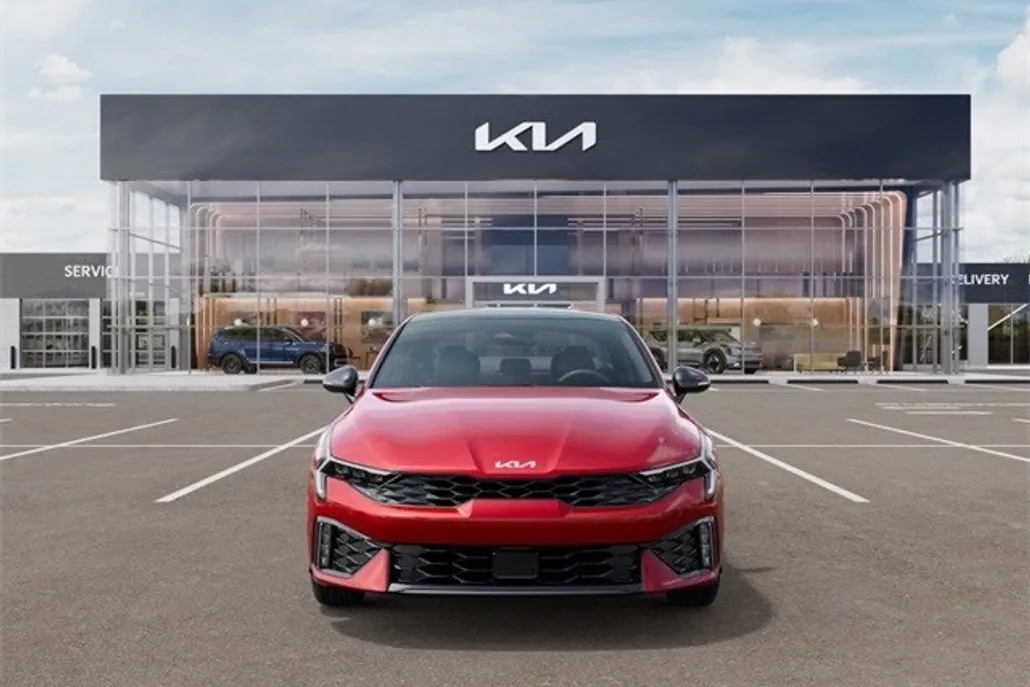 2025 Kia K5 GT-Line photo 1