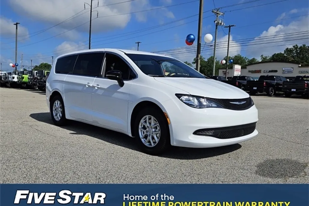 2025 Chrysler Voyager LX photo 1