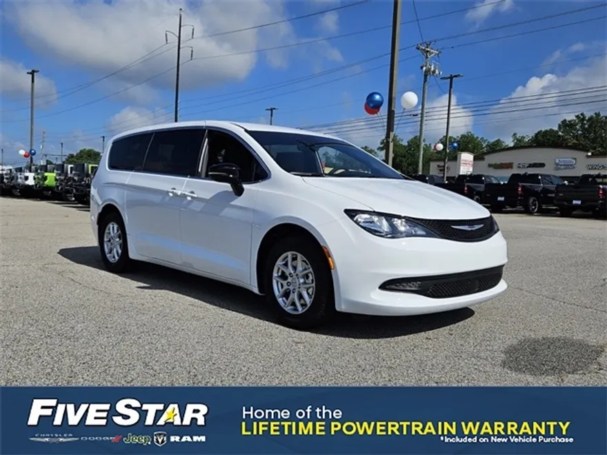 2025 Chrysler Voyager LX photo 1