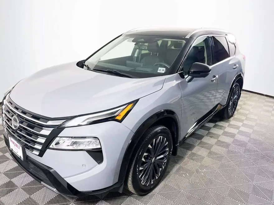 2024 Nissan Rogue Platinum photo 1