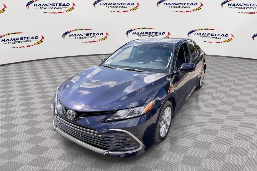 2021 Toyota Camry LE photo 1