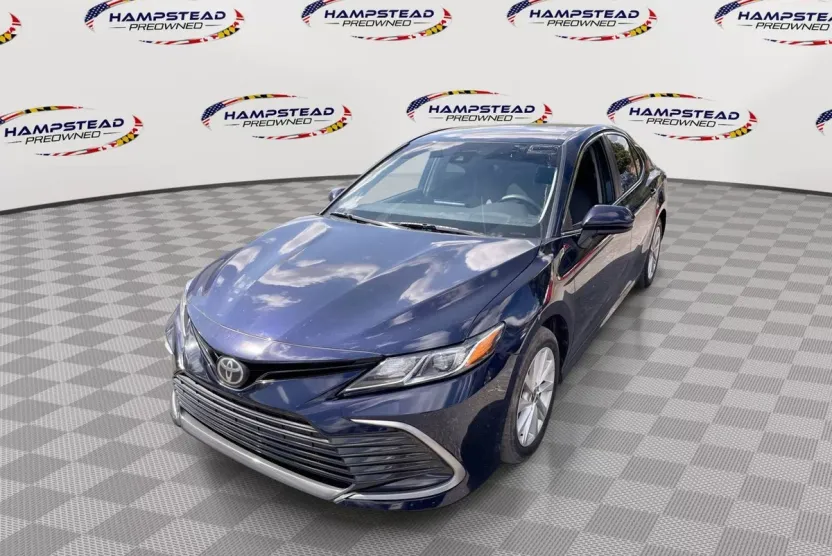 2021 Toyota Camry LE photo 1