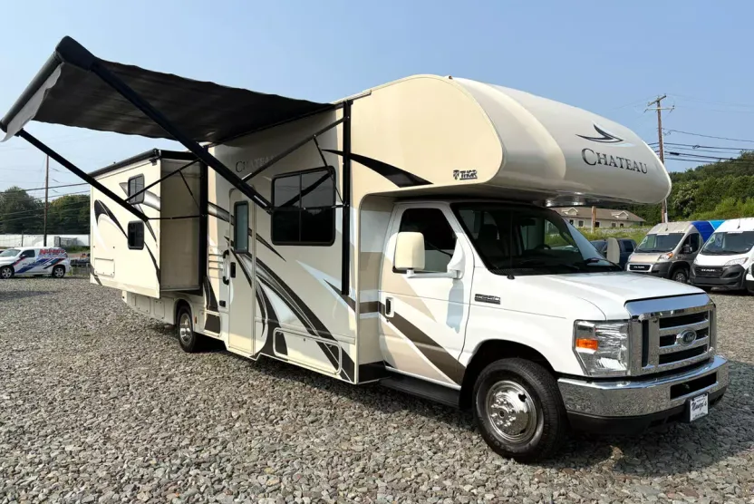 2018 Ford E-450 DRW photo 1