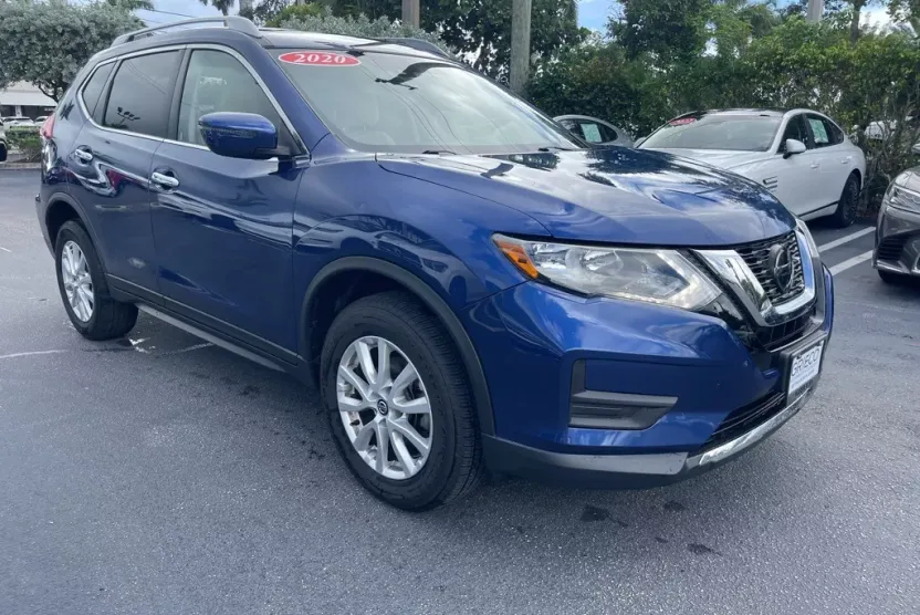 2020 Nissan Rogue SV photo 1