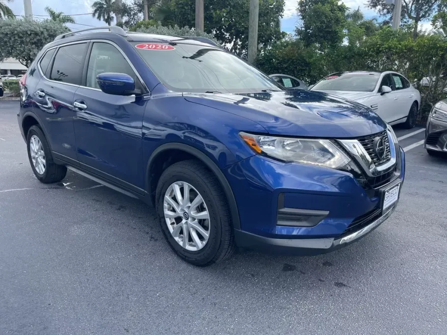 2020 Nissan Rogue SV photo 1