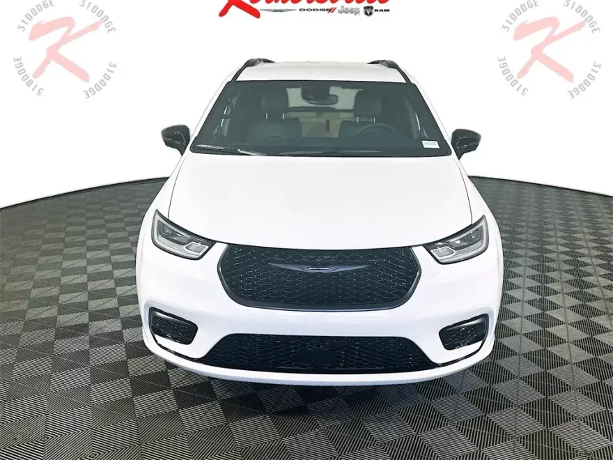 2025 Chrysler Pacifica photo 1