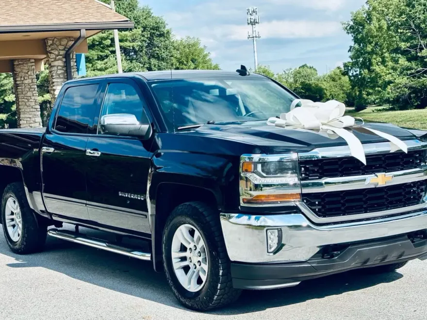 2016 Chevrolet Silverado 1500 LT photo 1