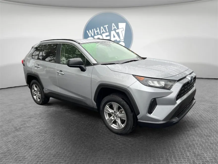 2022 Toyota RAV4 LE photo 1