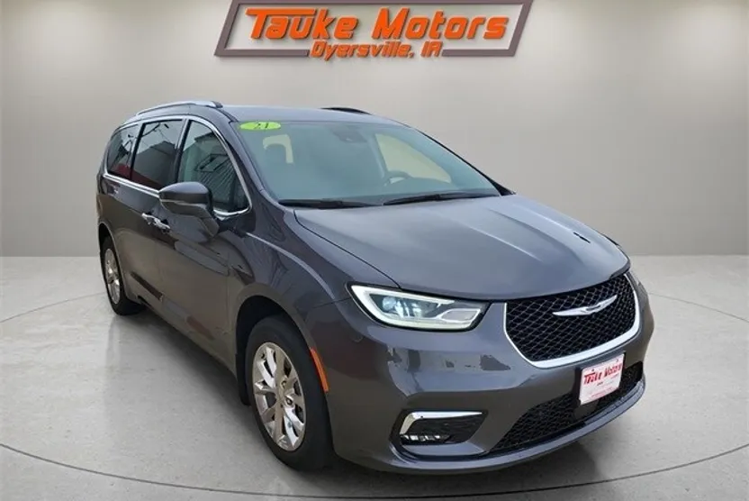 2021 Chrysler Pacifica Touring L photo 1