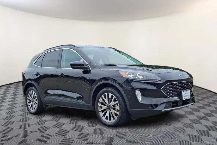 2022 Ford Escape Titanium photo 1