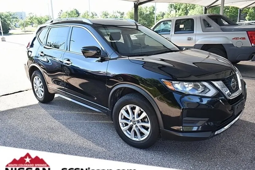 2018 Nissan Rogue SV photo 1