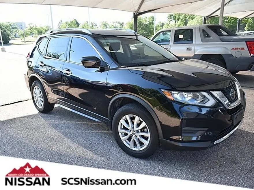 2018 Nissan Rogue SV photo 1
