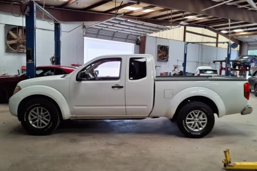 2015 Nissan Frontier SV photo 1