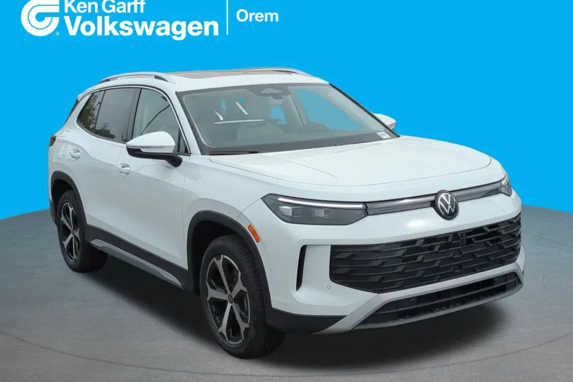 2025 Volkswagen Tiguan SE photo 1