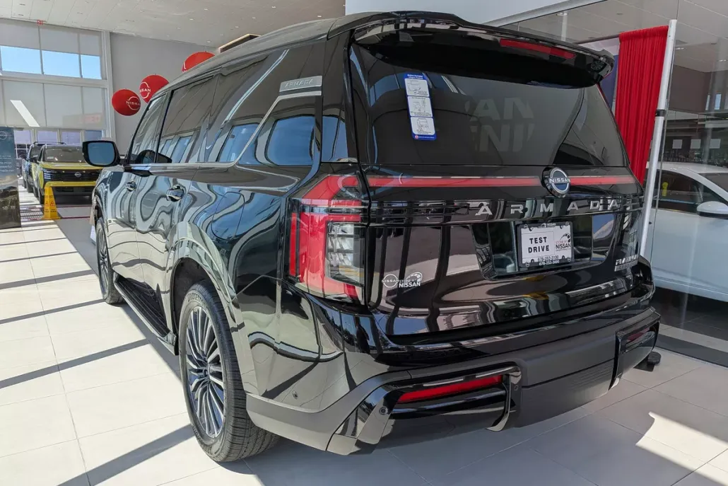 2025 Nissan Armada Platinum Reserve photo 1