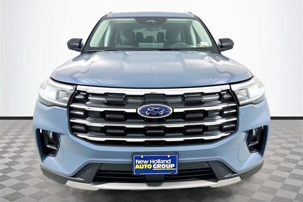 2025 Ford Explorer photo 1