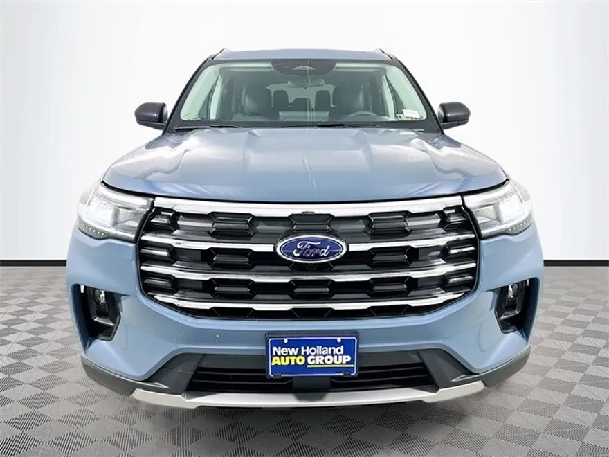 2025 Ford Explorer photo 1