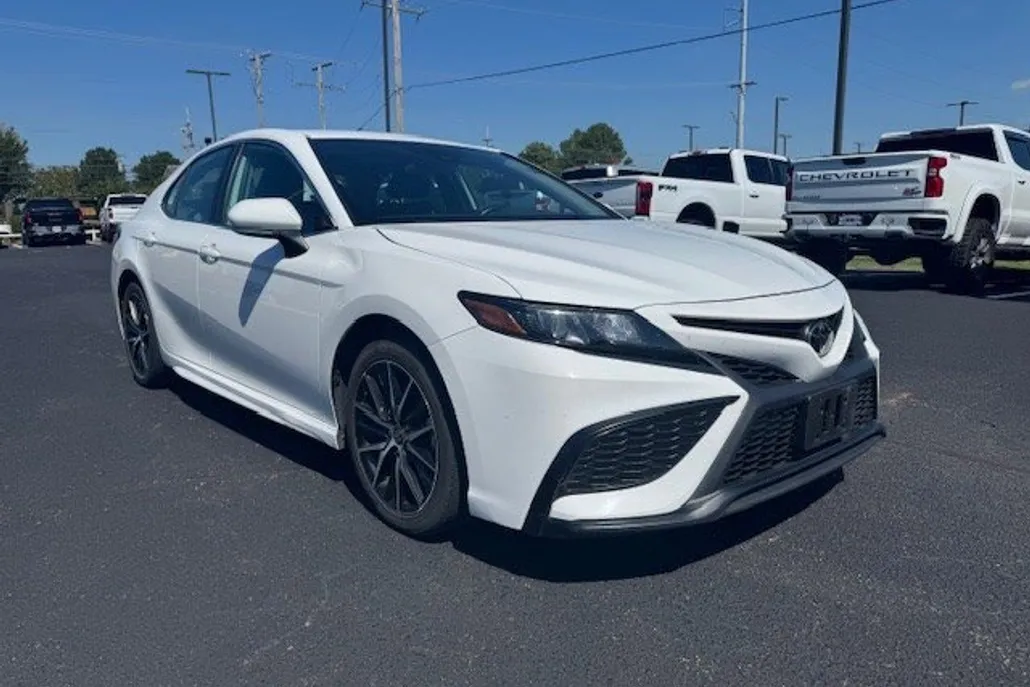2024 Toyota Camry SE photo 1