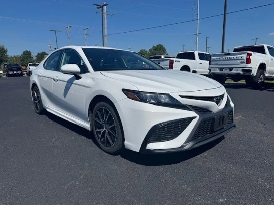2024 Toyota Camry SE photo 1