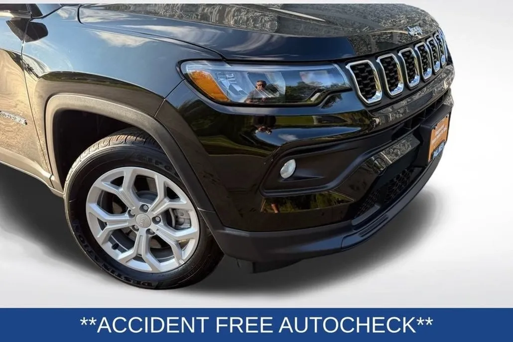 2024 Jeep Compass Latitude photo 1
