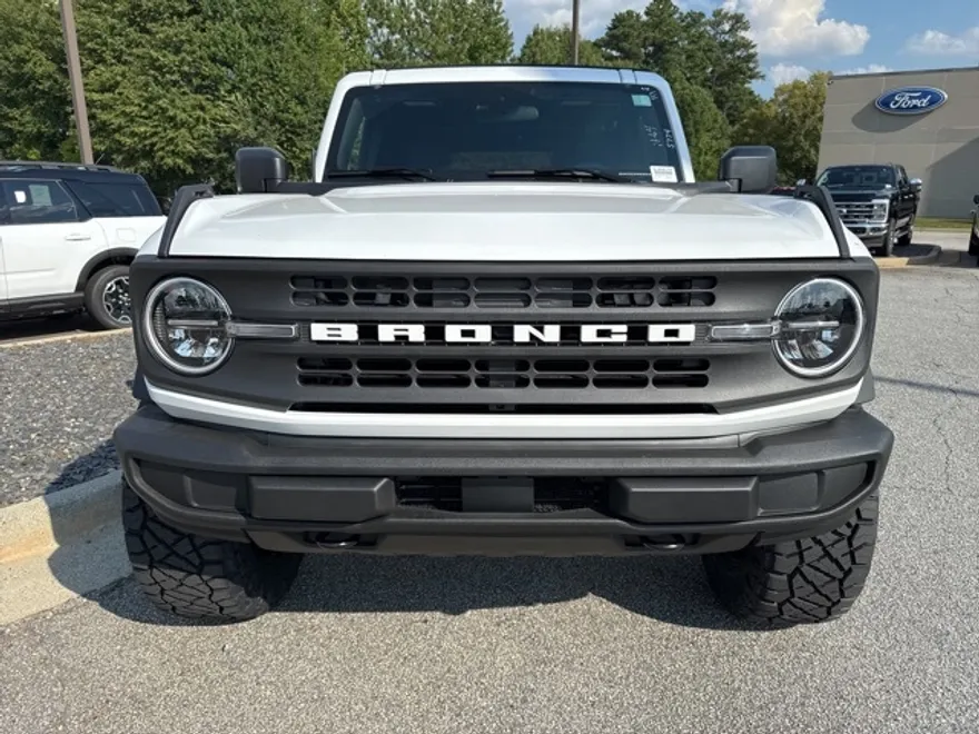 2025 Ford Bronco Base photo 1