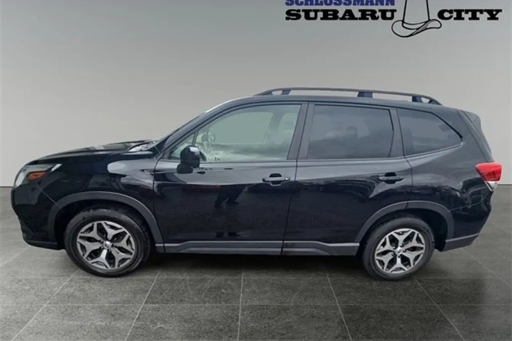 2022 Subaru Forester Premium photo 1