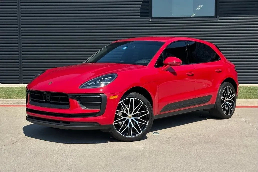 2024 Porsche Macan T photo 1