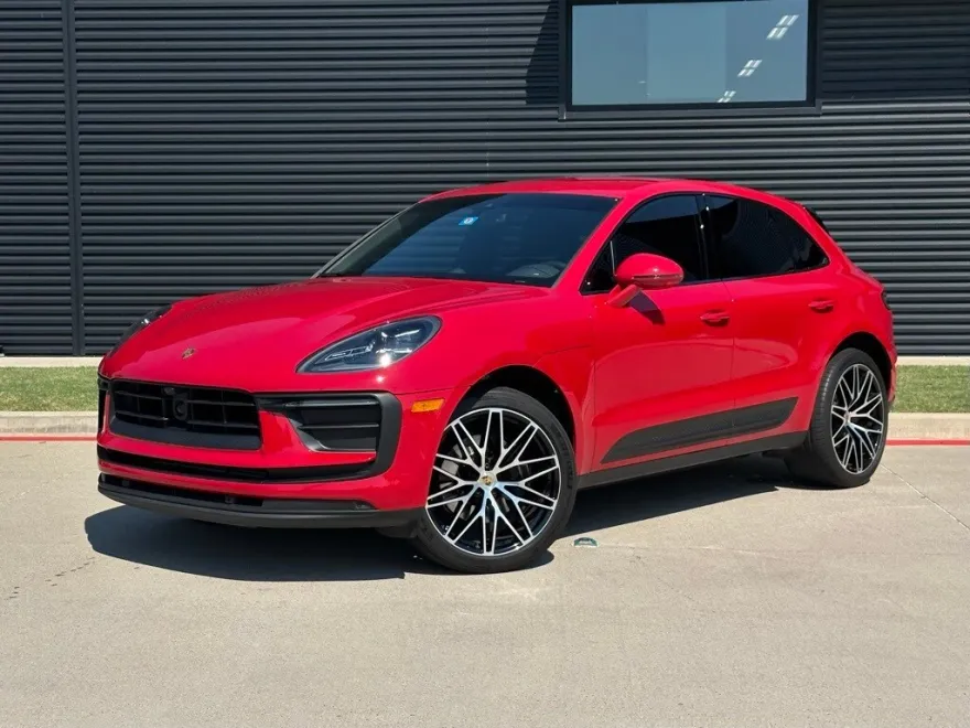 2024 Porsche Macan T photo 1
