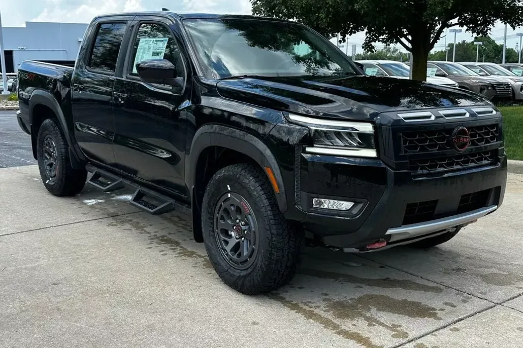 2025 Nissan Frontier Crew Cab PRO-4X photo 1
