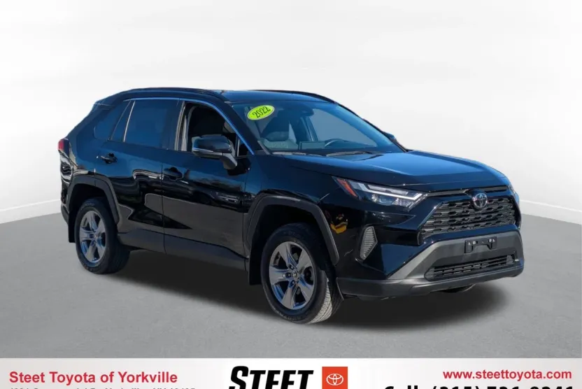 2022 Toyota RAV4 XLE photo 1